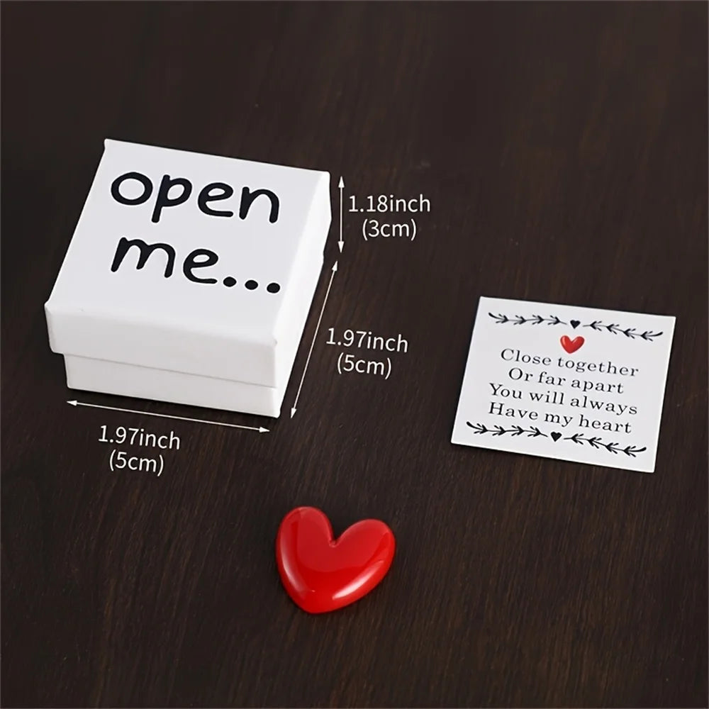 Boîte Cadeau Surprise 'Open Me' avec Cœur en Résine et Carte Message 'I Love You'