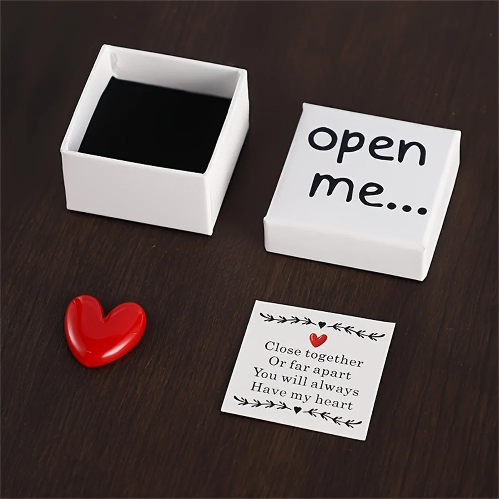 Boîte Cadeau Surprise 'Open Me' avec Cœur en Résine et Carte Message 'I Love You'