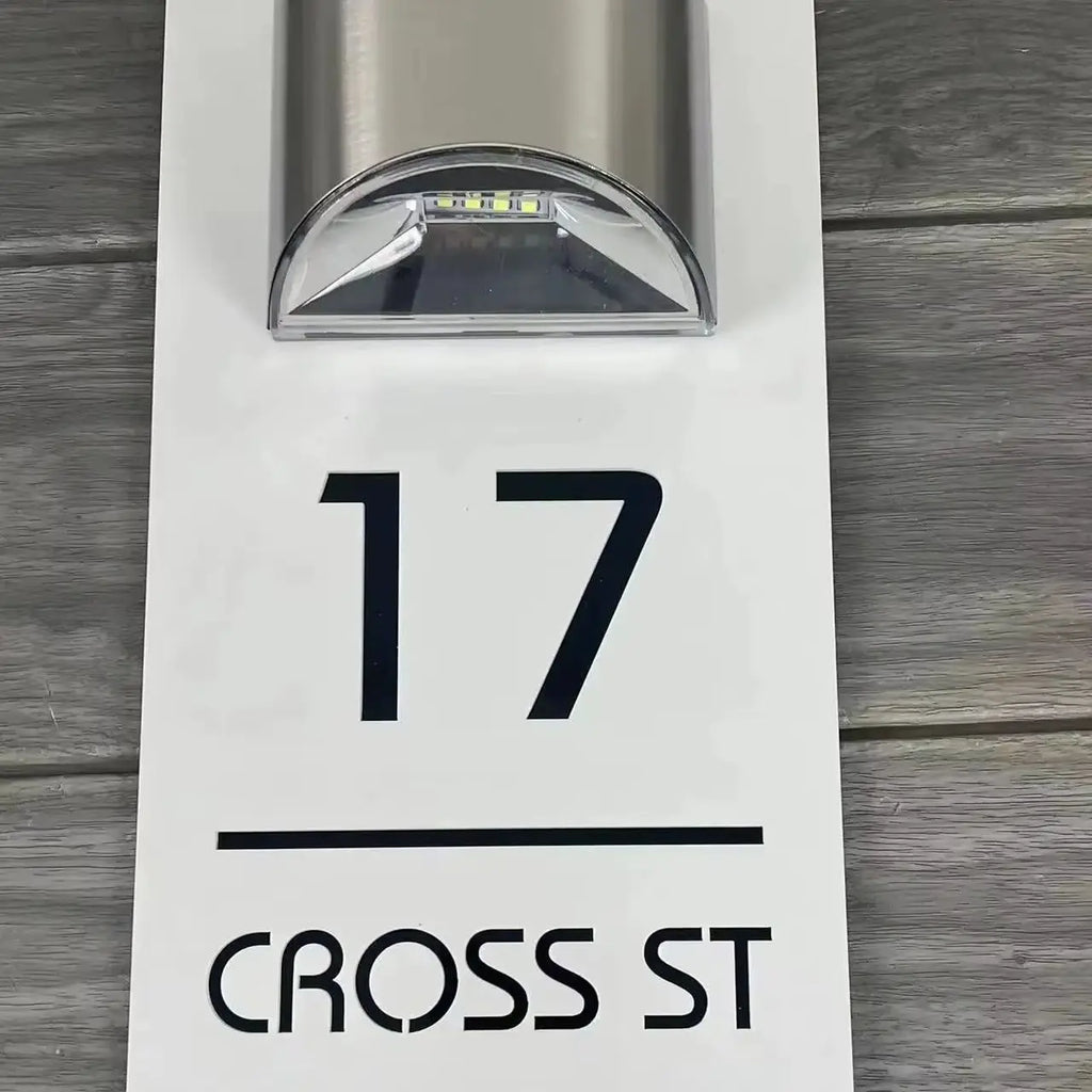 Plaque Numéro Maison Solaire LED Personnalisée - Enseigne Porte Moderne Découpe Laser Éclairage Extérieur