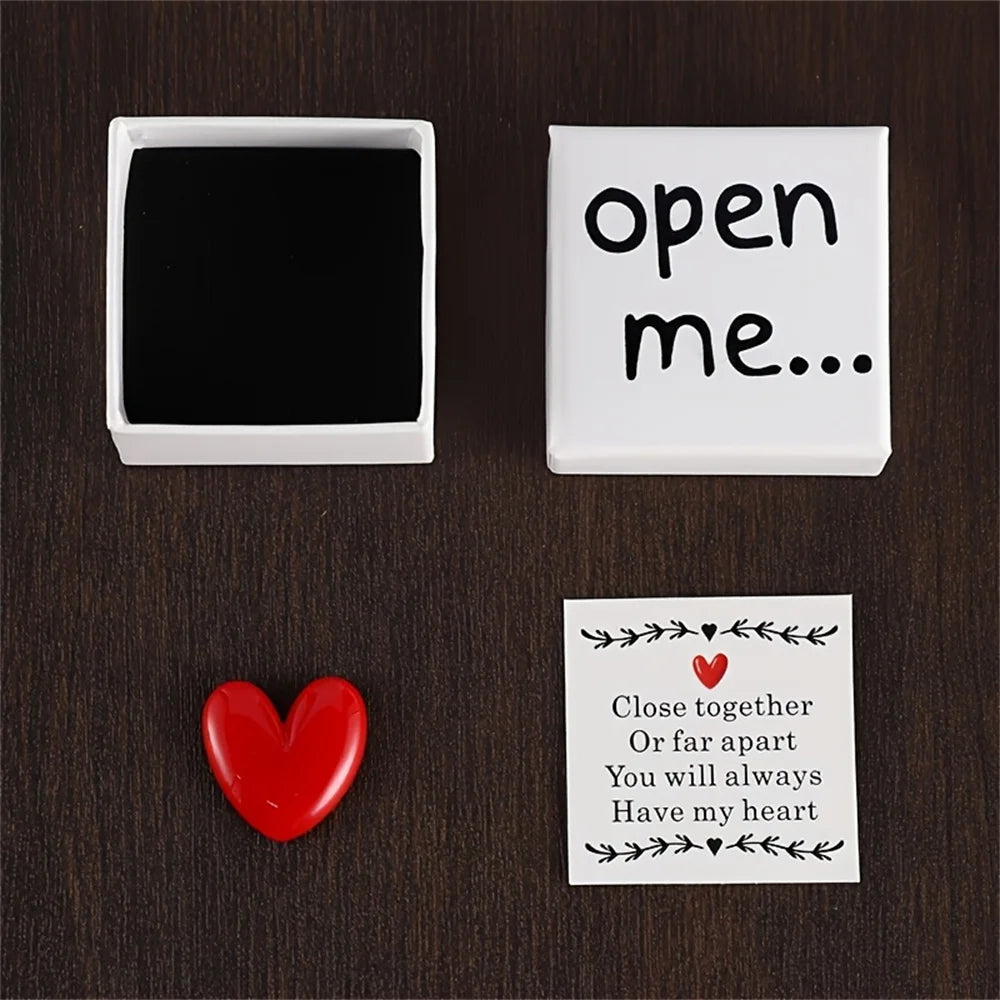 Boîte Cadeau Surprise 'Open Me' avec Cœur en Résine et Carte Message 'I Love You'
