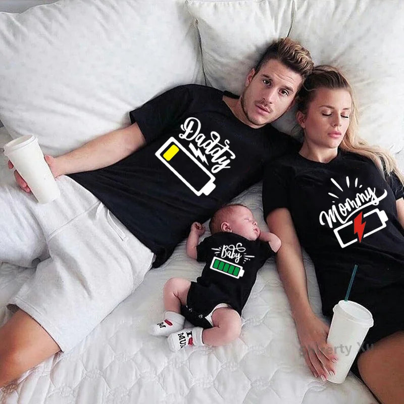 T-Shirts Assortis Famille Motif Batterie - Tenues Père Mère Enfant Bébé
