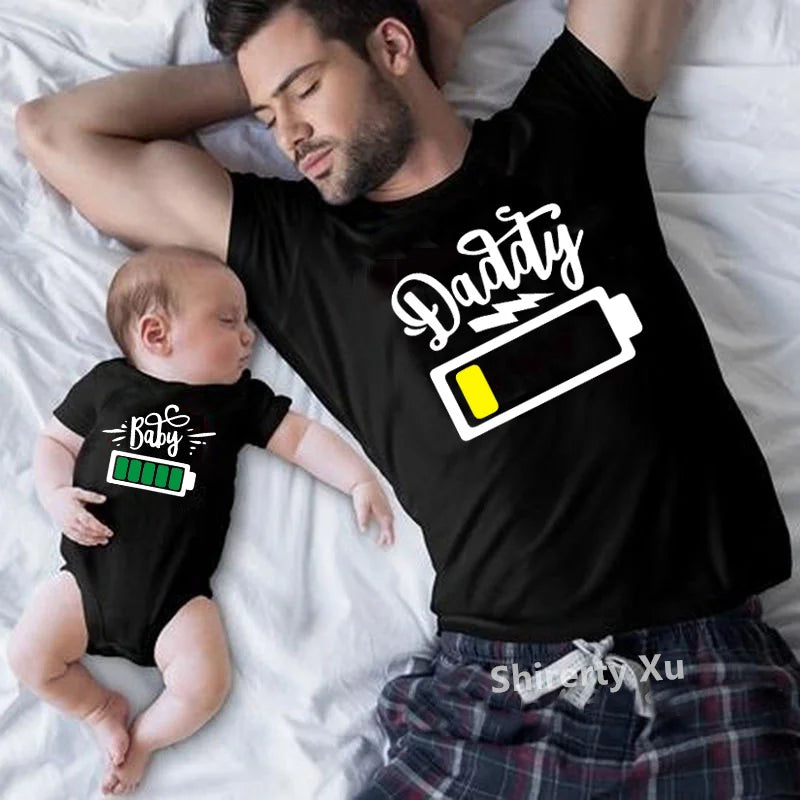 T-Shirts Assortis Famille Motif Batterie - Tenues Père Mère Enfant Bébé