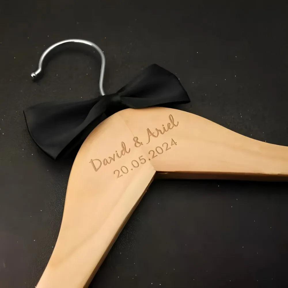 Cintre Robe Mariée Personnalisé Bois Gravé Prénom - Cadeau Demoiselle d'Honneur