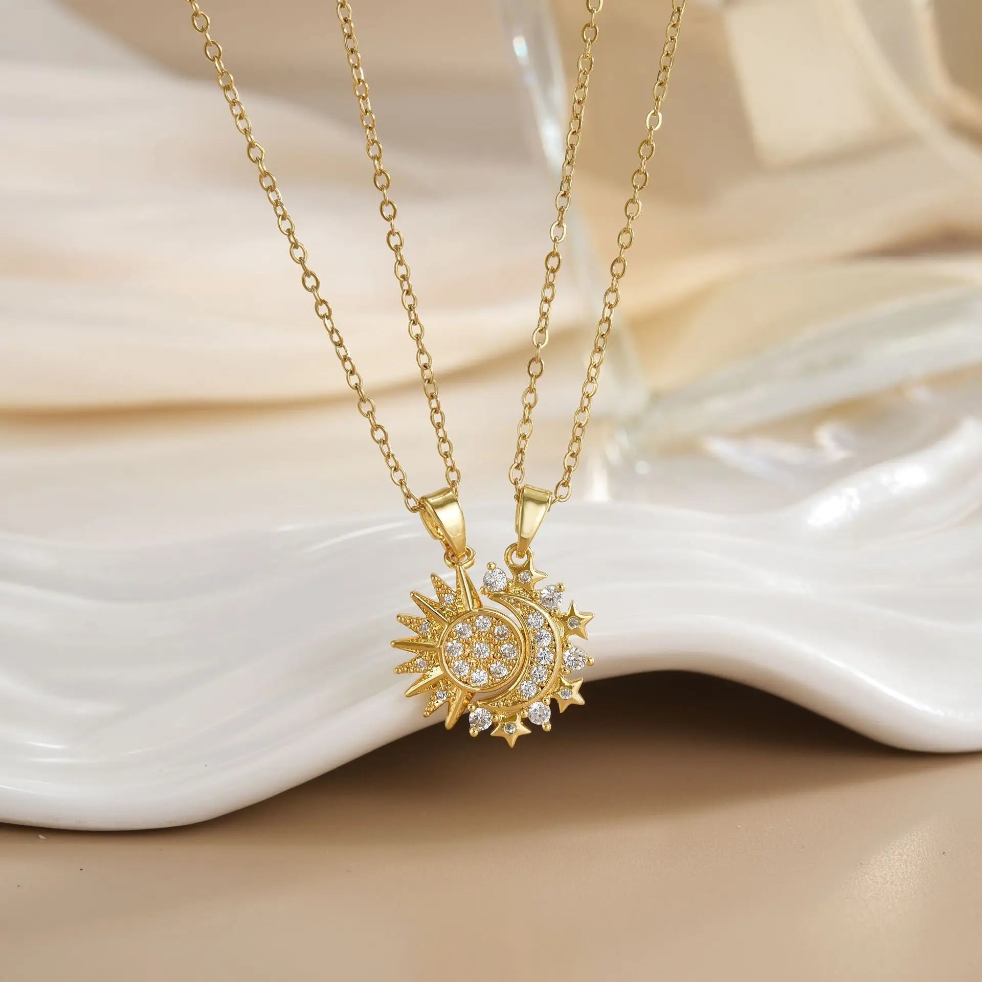 Collier Couple Magnétique Lune et Soleil - Bijou Saint-Valentin Acier Inoxydable