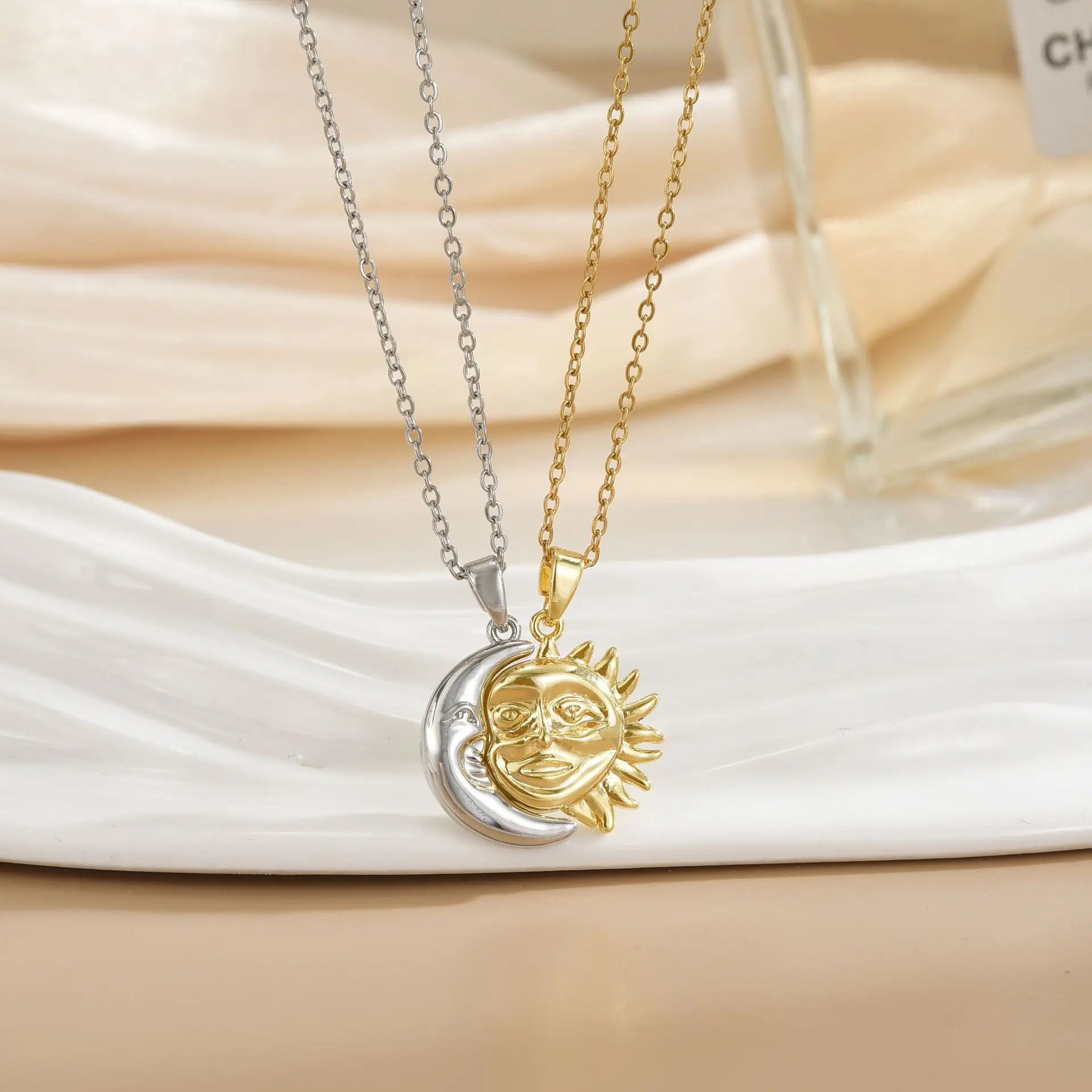 Collier Couple Magnétique Lune et Soleil - Bijou Saint-Valentin Acier Inoxydable