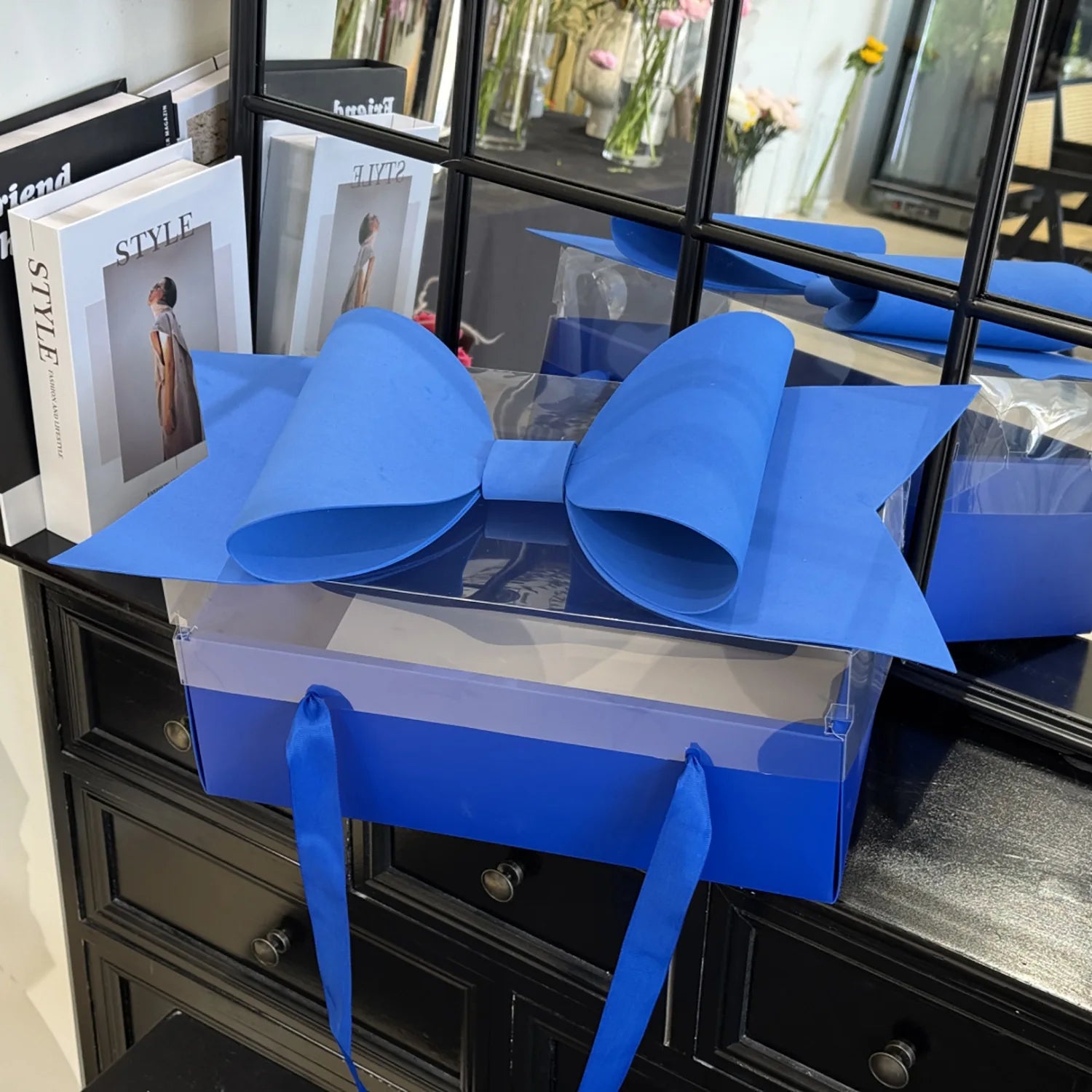 Boîte Cadeau Florale avec Nœud Papillon - Emballage Premium Saint-Valentin