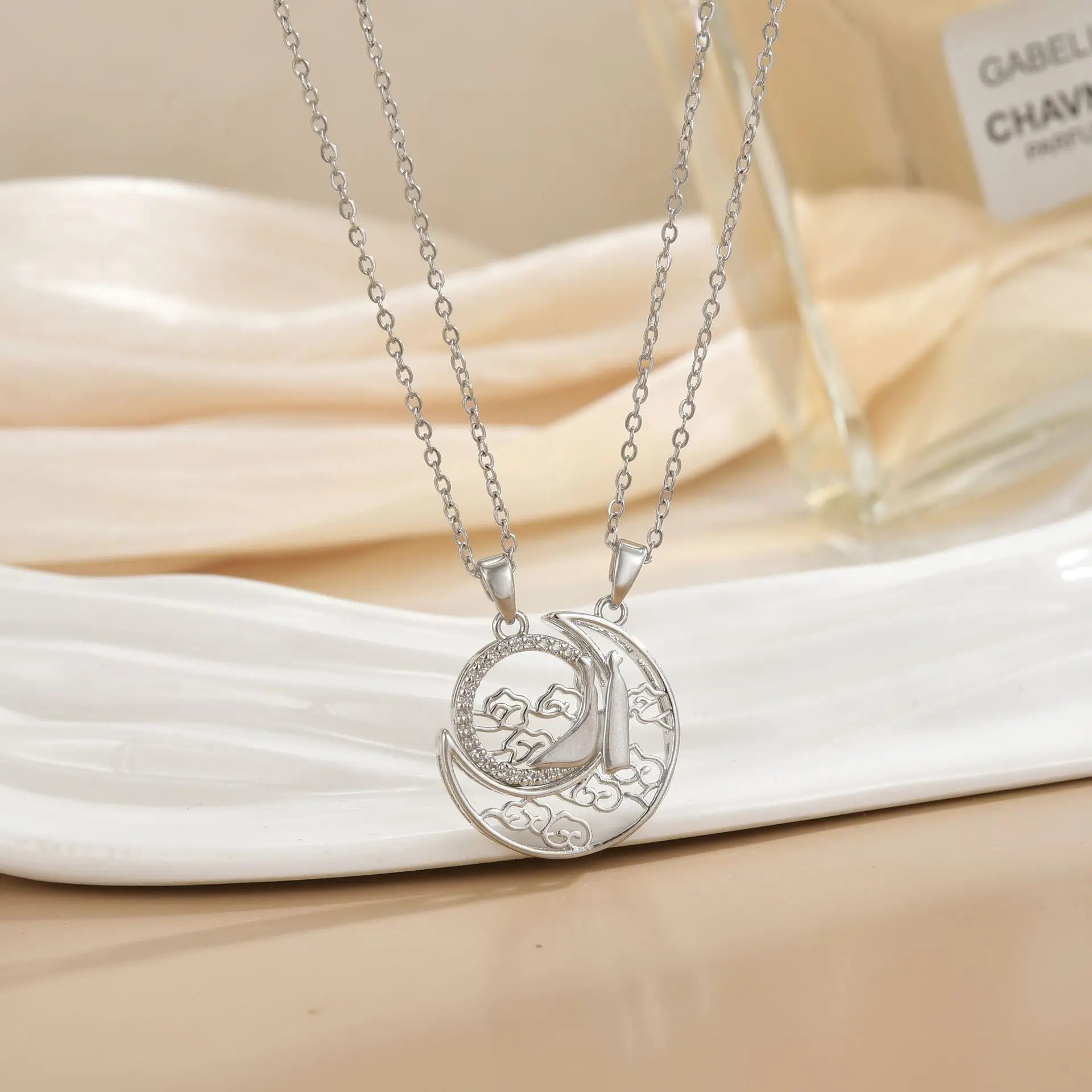 Collier Couple Magnétique Lune et Soleil - Bijou Saint-Valentin Acier Inoxydable