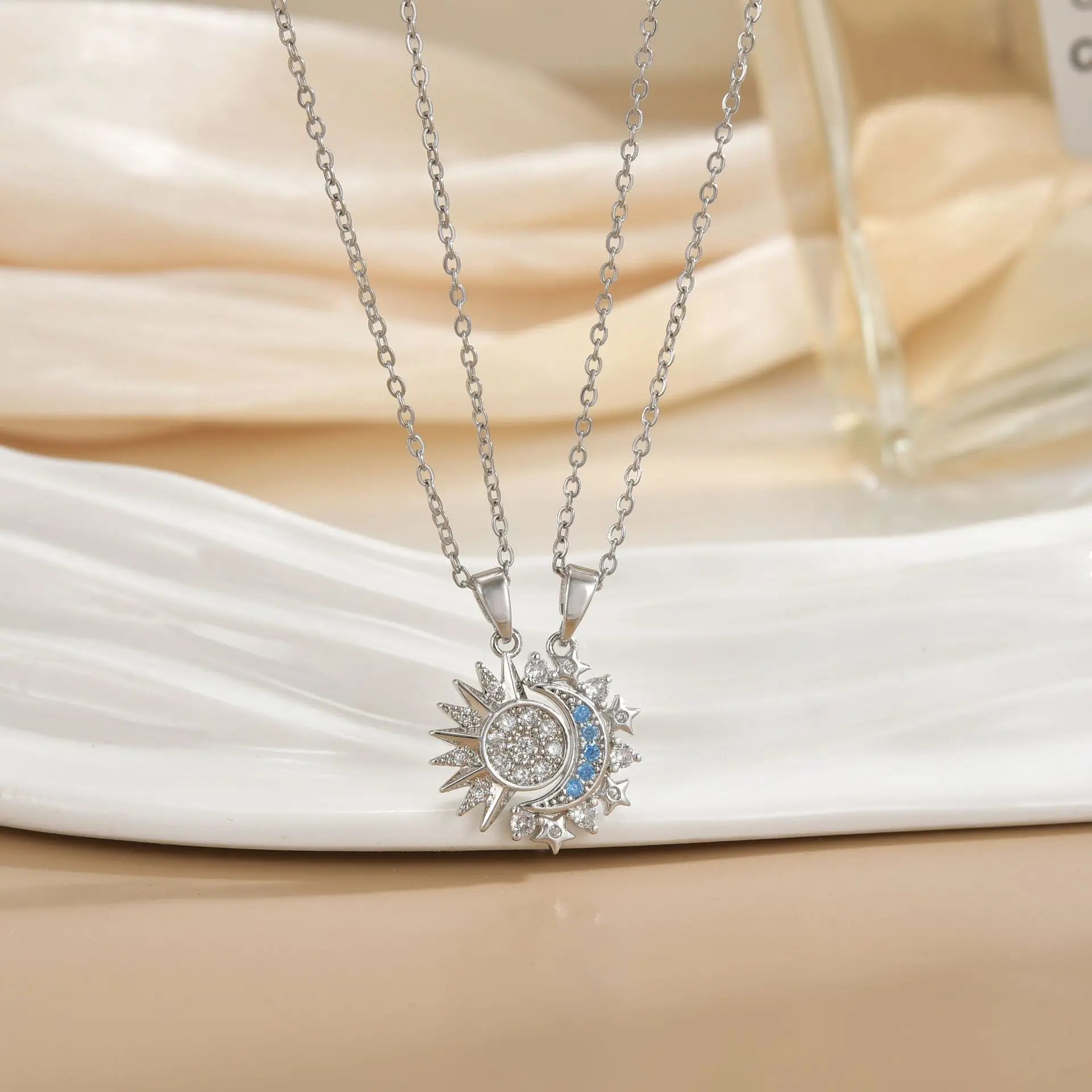 Collier Couple Magnétique Lune et Soleil - Bijou Saint-Valentin Acier Inoxydable