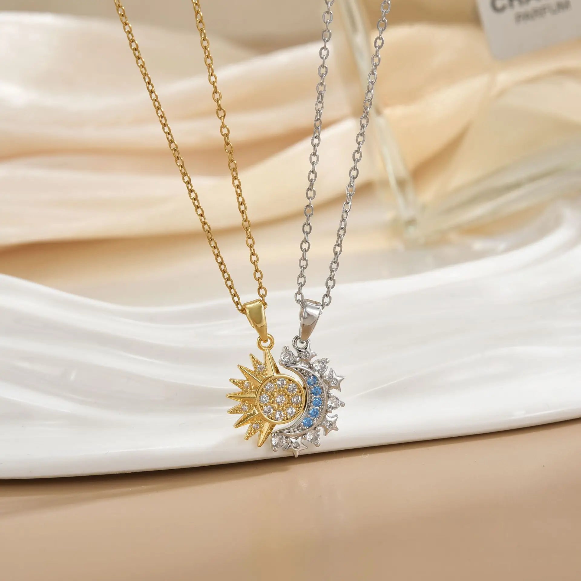 Collier Couple Magnétique Lune et Soleil - Bijou Saint-Valentin Acier Inoxydable