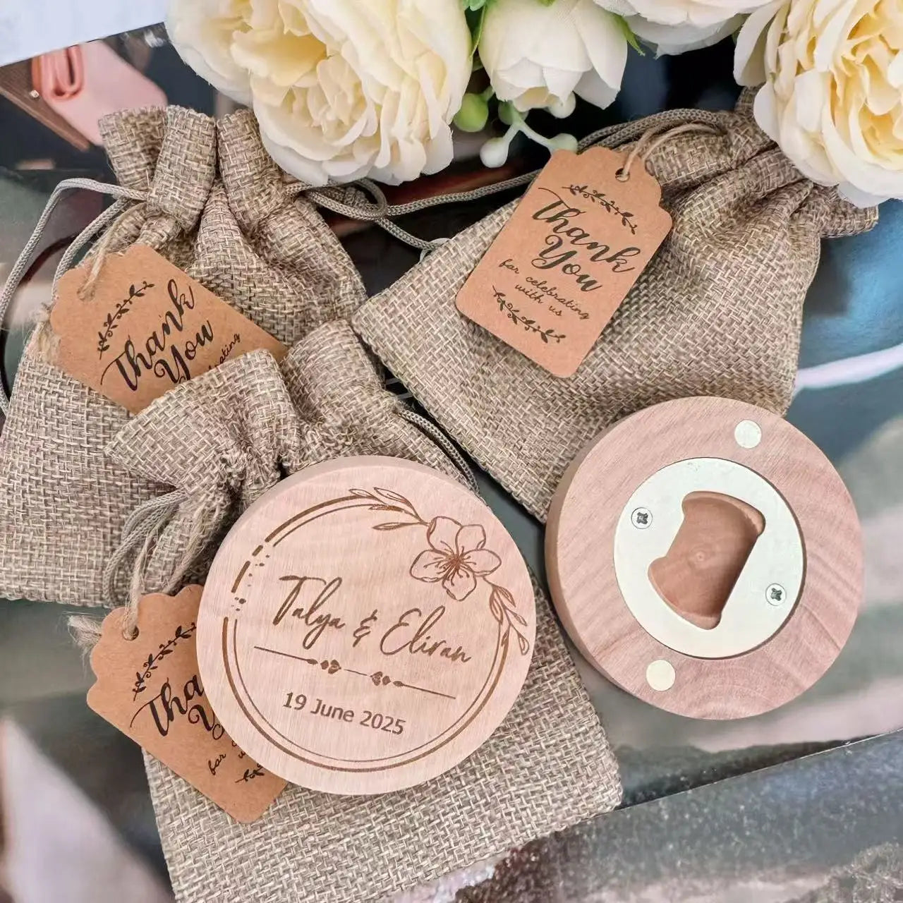 Décapsuleur Magnet Bois Personnalisé Logo Gravé - Cadeau Mariage Invités