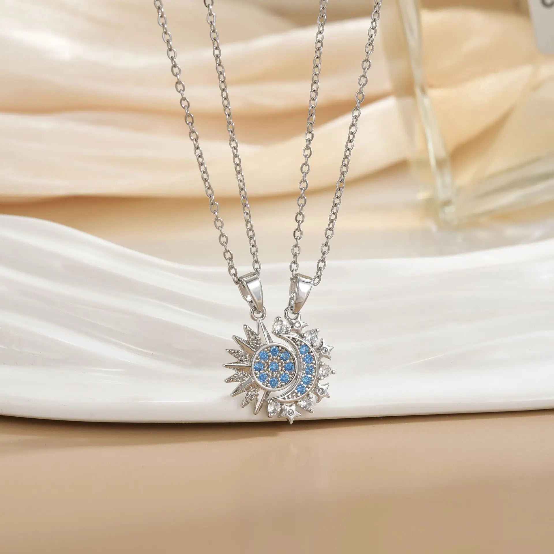 Collier Couple Magnétique Lune et Soleil - Bijou Saint-Valentin Acier Inoxydable