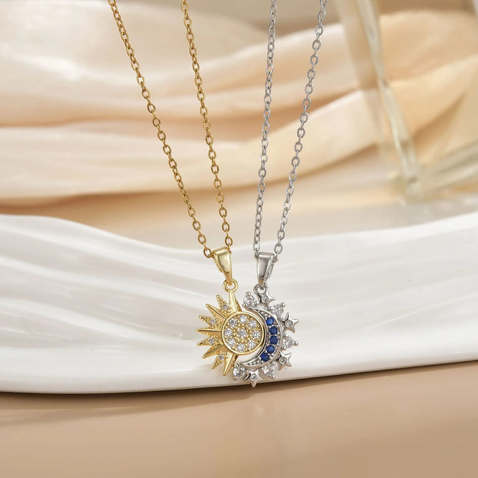 Collier Couple Magnétique Lune et Soleil - Bijou Saint-Valentin Acier Inoxydable