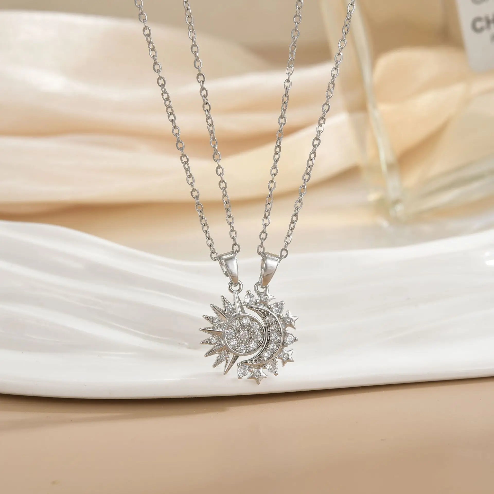 Collier Couple Magnétique Lune et Soleil - Bijou Saint-Valentin Acier Inoxydable