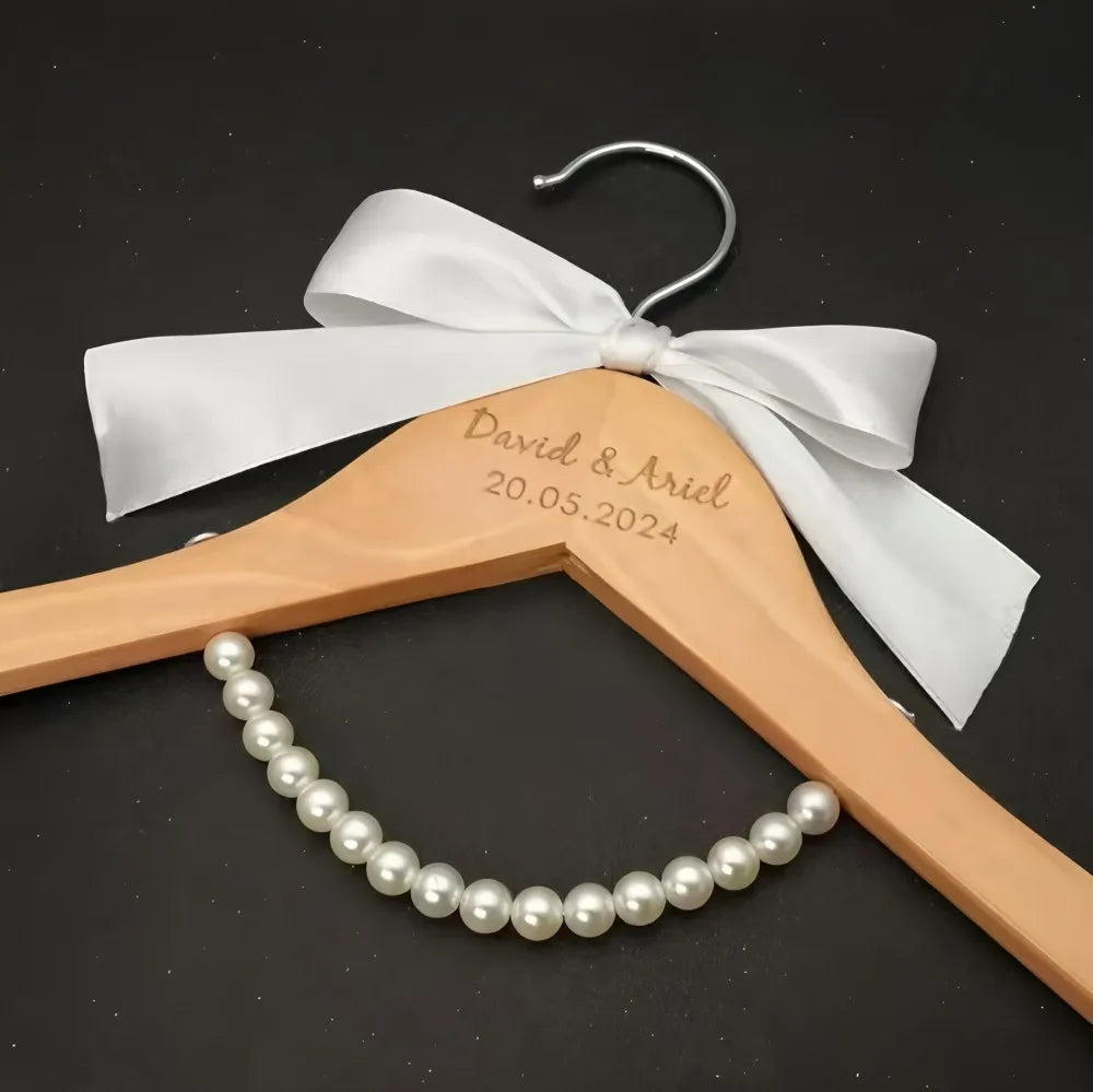 Cintre Robe Mariée Personnalisé Bois Gravé Prénom - Cadeau Demoiselle d'Honneur