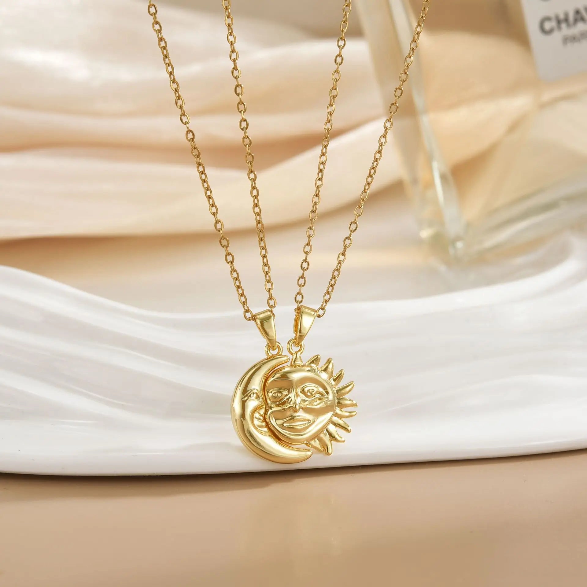 Collier Couple Magnétique Lune et Soleil - Bijou Saint-Valentin Acier Inoxydable