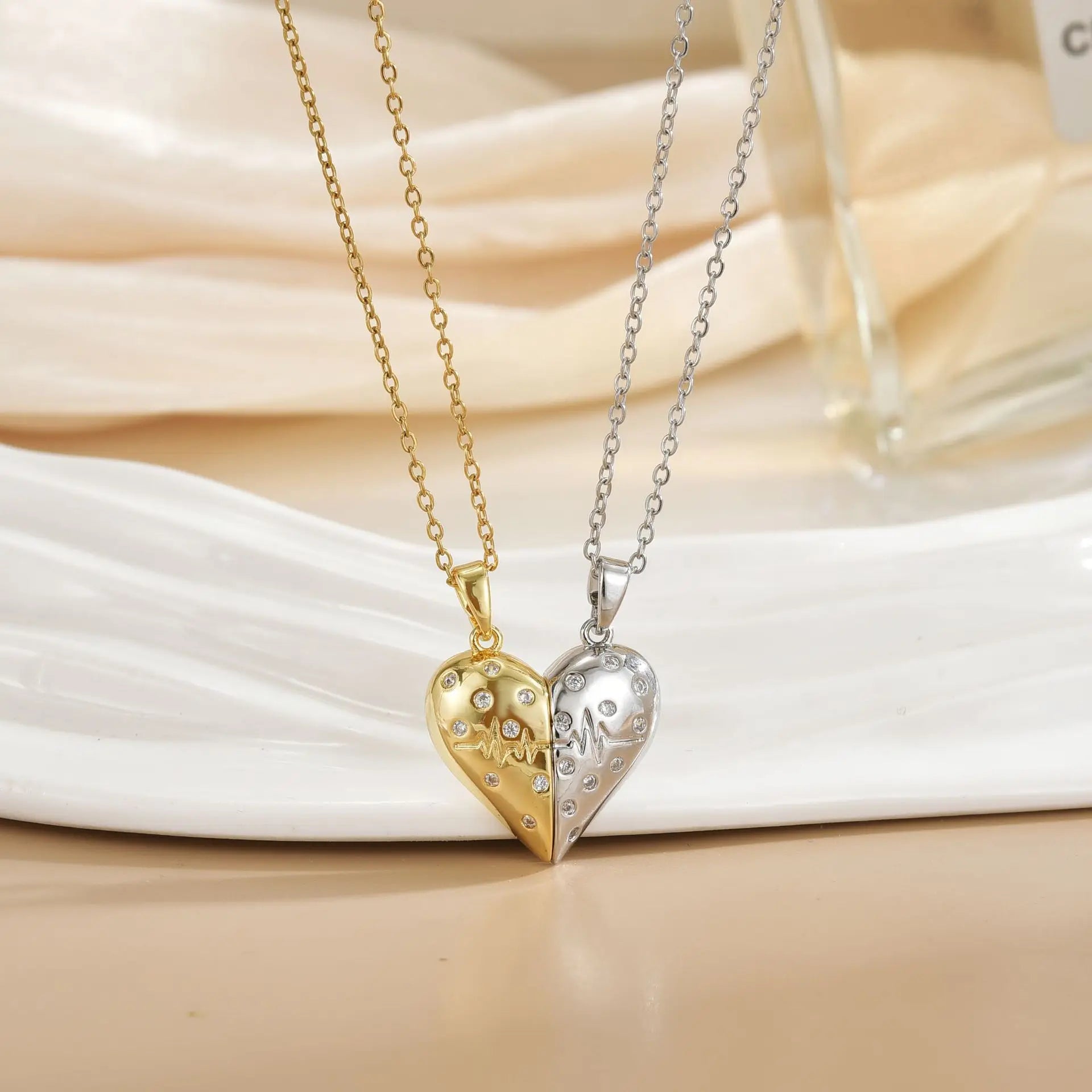 Collier Couple Magnétique Lune et Soleil - Bijou Saint-Valentin Acier Inoxydable
