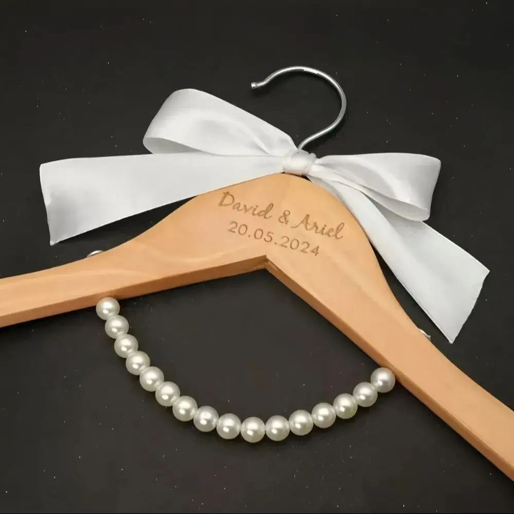 Cintre Robe Mariée Personnalisé Bois Gravé Prénom - Cadeau Demoiselle d'Honneur
