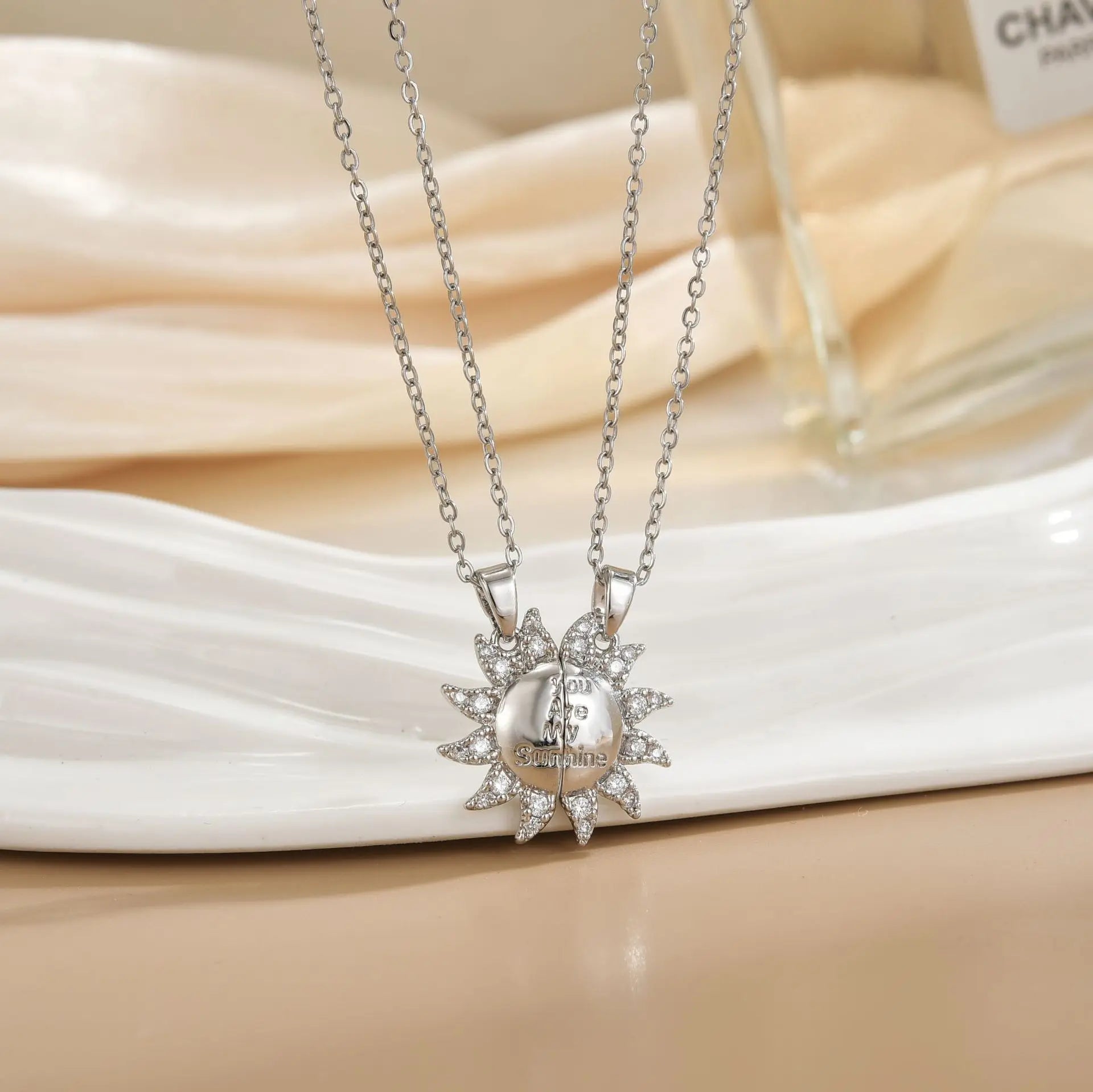 Collier Couple Magnétique Lune et Soleil - Bijou Saint-Valentin Acier Inoxydable